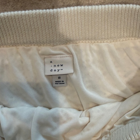 Two- Piece Cream Crochet Skirt Set - SMALL - Picture 3 of 5